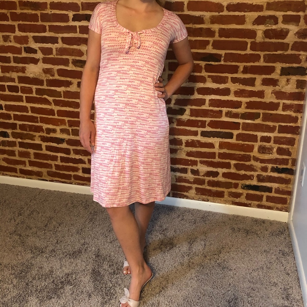Lovely pink retro dress w/cap sleeves. Fits small.